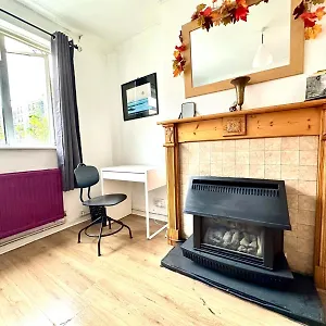 Whitechapel Lindley House R2 London
